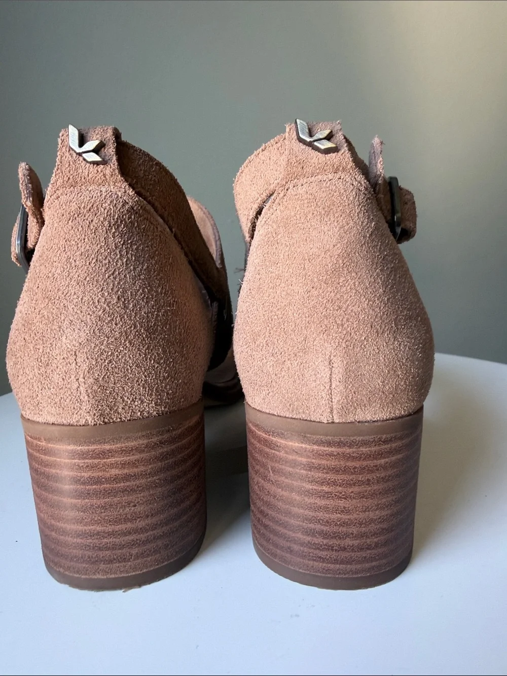Koolaburra by UGG Suede Block Heel Sandals Ortholite Comfort open toe Adjustable